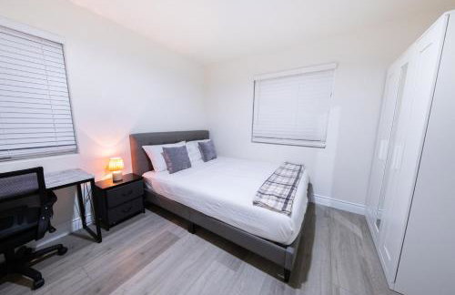 Modern Private Room in Shared Home -Walk to USC - Photo 18