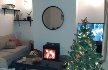 Two Sails Brixham - Spacious modern family seaside home - parking - wood-burner - dog friendly - Photo 3