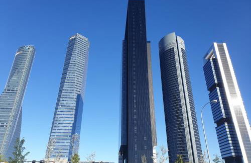 Bonito Apto Cinco Torres Plaza Castilla - Foto 8