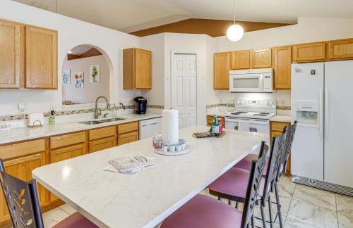 Pool and Fire Pit Family-Friendly Palm Bay Home! - Foto 7