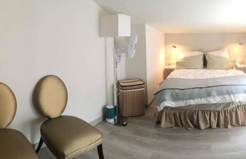 2 Story, 5 Bedroom, 3 Bath Flat, Steps from the Beach & Cliff Walk - Foto 11