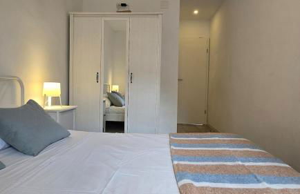 Bright Apartment with Two Balconies and a Seaside Pool - Foto 14