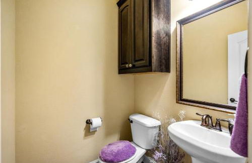 Luxury & Highly furnished upscale w Patio & Garage - Foto 26