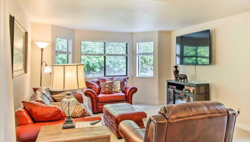 Quiet Lakefront Olympia Home with Dock on Half Acre - Foto 3