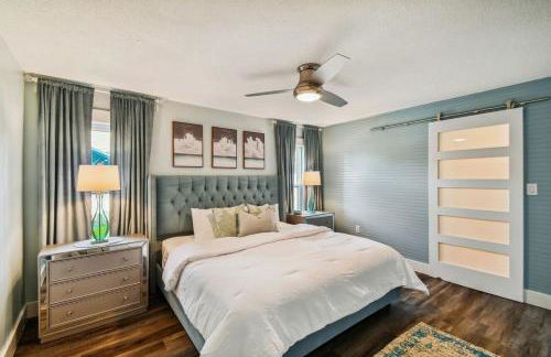 Luxury heated-pool home blocks from the beach - Foto 18