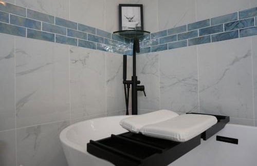 Riverside Home Near Beaches, Pier, downtown - Photo 13