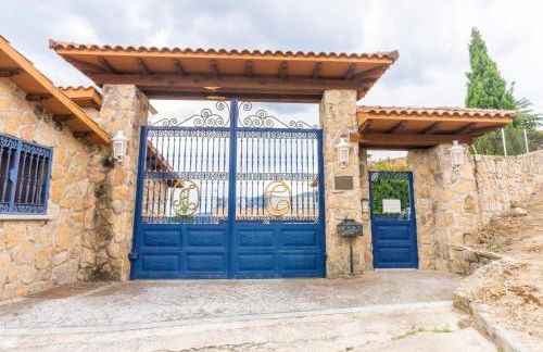 Mansión con Jacuzzi a 40 grados, gran piscina y Pádel - Photo 28