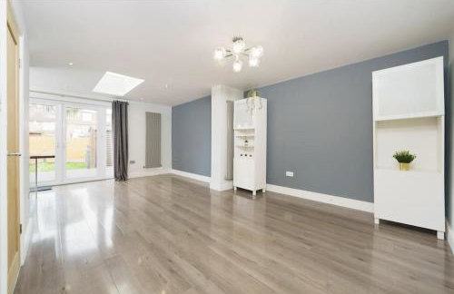 Beautiful 4 Bed Immaculate Condition Refurbished Property - Foto 26