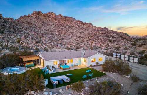 Neon Moon An Elevated Experience w Pool and Spa - Foto 31