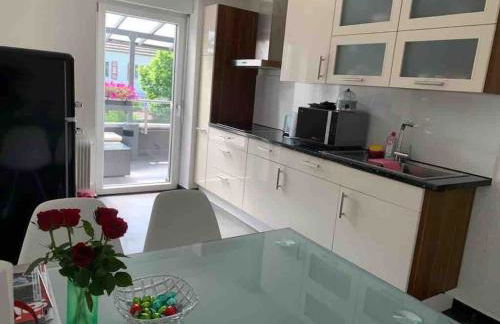 Preiswertes stilvolles Zimmer im privaten Haus mit großem schönem modernem Gemeinschaft Badenzimmer - Foto 51