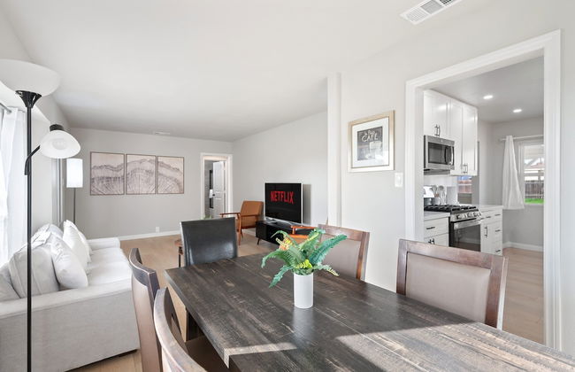 Luxury Modern Retreat w Spacious Yard Premium Comfort - Foto 22