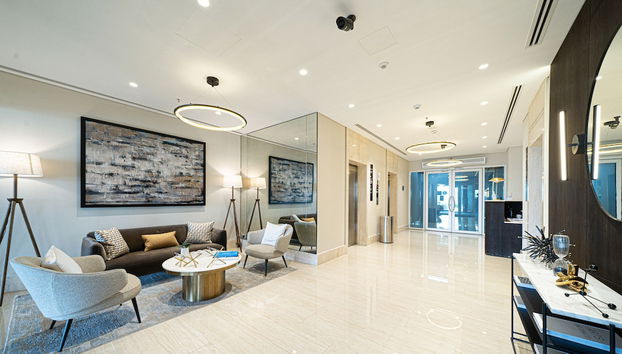 Coin salon dans le hall