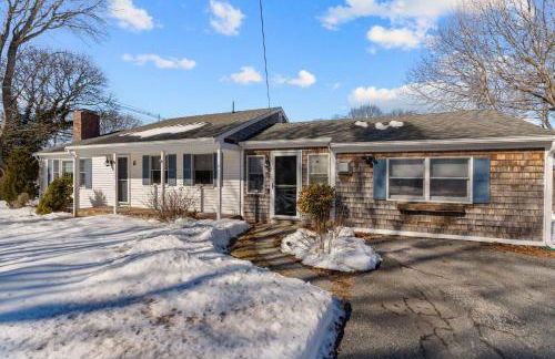 Family Walk to Craigville BeachBright 4BR Coastal Retreat - Foto 5