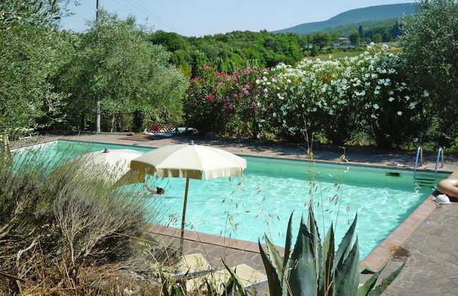 Charming Villa in Tuscany With Pool & Views - Foto 9