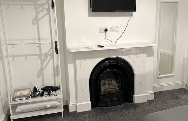 5-bed Apartment in Altrincham Near Airport - Photo 2