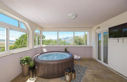 Apartment Ante with Jacuzzi & Seaview - Foto 1