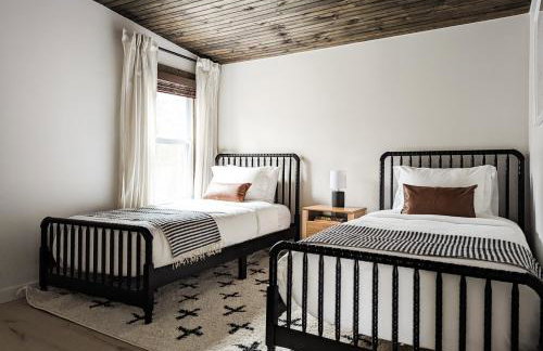 Pinewood Bungalow - Luxury Cabin, Kid-Friendly - Foto 5