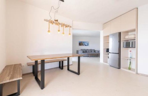 2 Bedroom Amazing Apartment In Lukovo - Foto 13