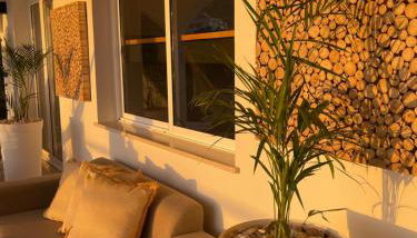 Luxury villa with private heated pool, garden and views of the sea and mountains. - Foto 3