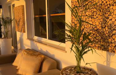 Luxury villa with private heated pool, garden and views of the sea and mountains. - Photo 3