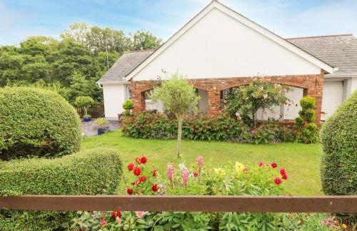 Charlecote House - Photo 1