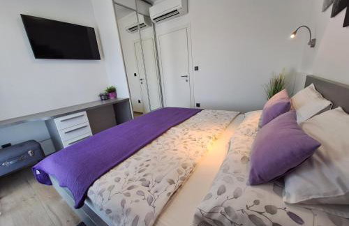 Villa Supernus with Heated Pool - Foto 50