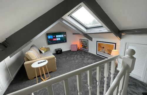 Cheerful 2 Bedroom Townhouse with Cinema Loft - Foto 5