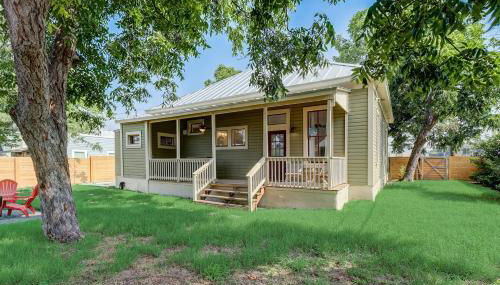 Downtown home with enclosed backyard, deck, streaming, washer/dryer, central AC - Foto 2