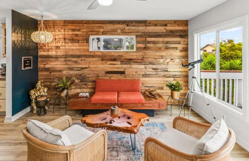 Mile to Beach! Private, Family & Pet Friendly Oasis! Pool Table & Hot tub! - Photo 1