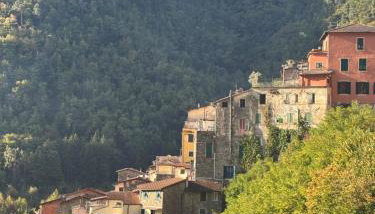 Iconic Italian Townhouse w Rooftop Terrace & Mountain View, Pigna - Foto 5