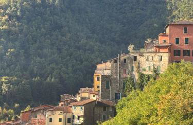 Iconic Italian Townhouse w Rooftop Terrace & Mountain View, Pigna - Foto 5