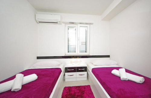 Vila Nova with private heating pool and jacuzzi - Foto 22