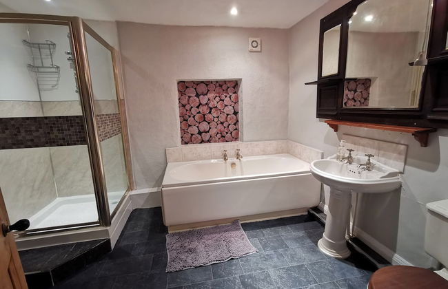 House - Sleeps up to 14 & Parking Available - Foto 13