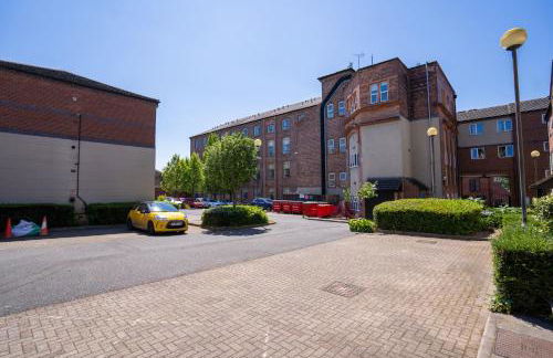 Ensuite Bedrooms with Shared Kitchen and Apartments at Simpsons Hall in Nottingham - Photo 10
