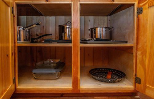 Riverfront Little Red Cabin, Hot Tub, World-class Trout Fishing, Views & Boat Access - Photo 14