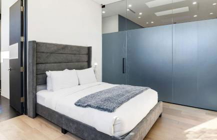 Private LA Retreat w Pool Hot Tub Fire Pit Near Melrose Ave The Martel House by AvantStay - Foto 26