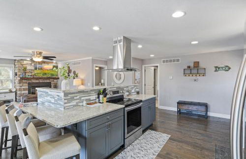 Spacious Home & Lake Access, Lake Views Throughout - Foto 15