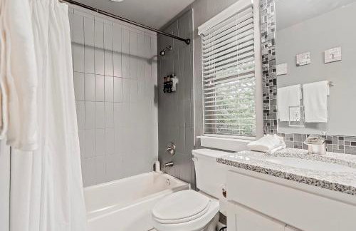 Austin Retreat Hot Tub and Relaxing Patio - Foto 48