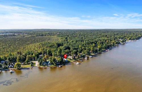 Lakefront - Spacious Family Getaway with Dock! - Foto 53