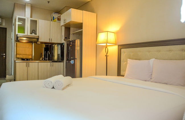 Prime Location Studio Apartment at Elpis Residence near Ancol - Photo 5