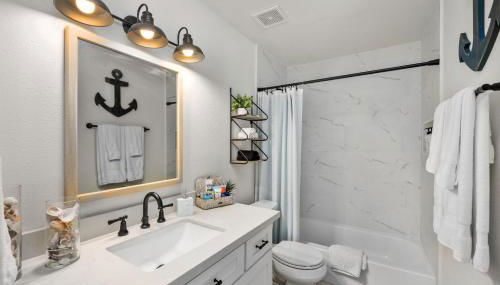 Seabrook 3BR Sleeps 10 w Backyard, Fire Pit Near Kemah - Foto 2, towels, Shower