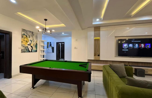 Lovely 3-bed With a Pool Next to Four Point - Foto 13