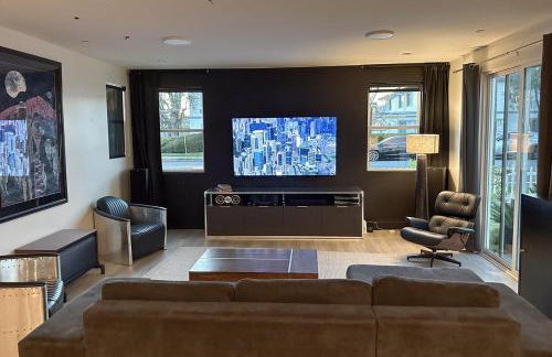 Situated in the heart of Costa Mesa near 17th Street - Foto 1