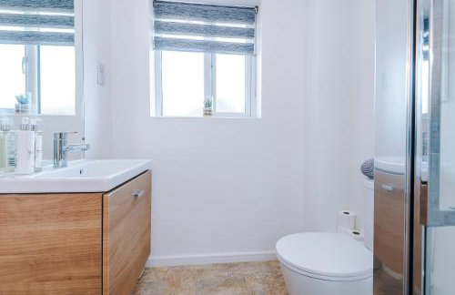 Stunning Riverside 3-Bed Home by 53 Degrees Property in Manchester with Garden & FREE Parking! - Foto 27