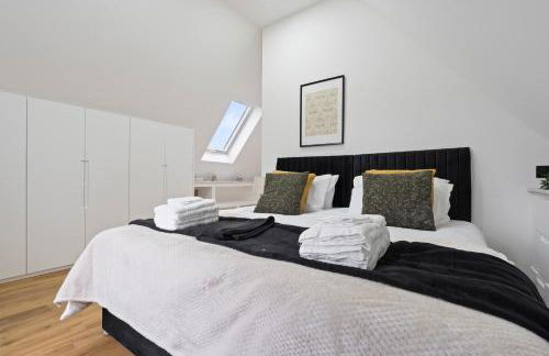 Beautiful Home, Free Parking For Large Groups Sleeps 10 Book Now! - Foto 18