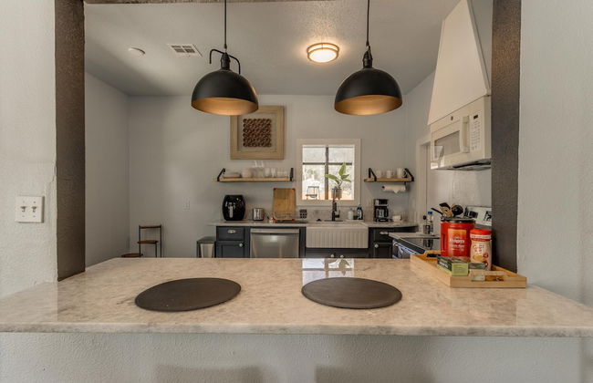 2BR Stylish Retreat in Midtown - Photo 14