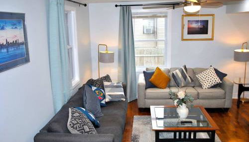 Stylish 4-Bedroom Full House. Plenty of Parking! - Foto 2