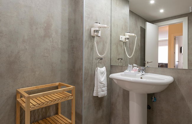 Apartamentos Recoletos - Photo 26