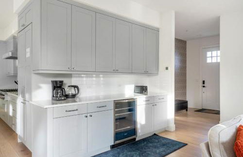 Elegant 3-Story House with Private Backyard in WA - Photo 40