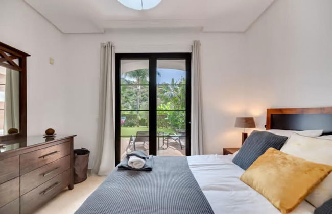 2 Bedrooms - Sleeps 4 - Garden and Pool With View - Photo 5